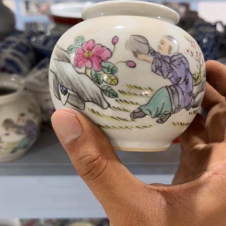 摆件摆件的人多得不知道是怎么