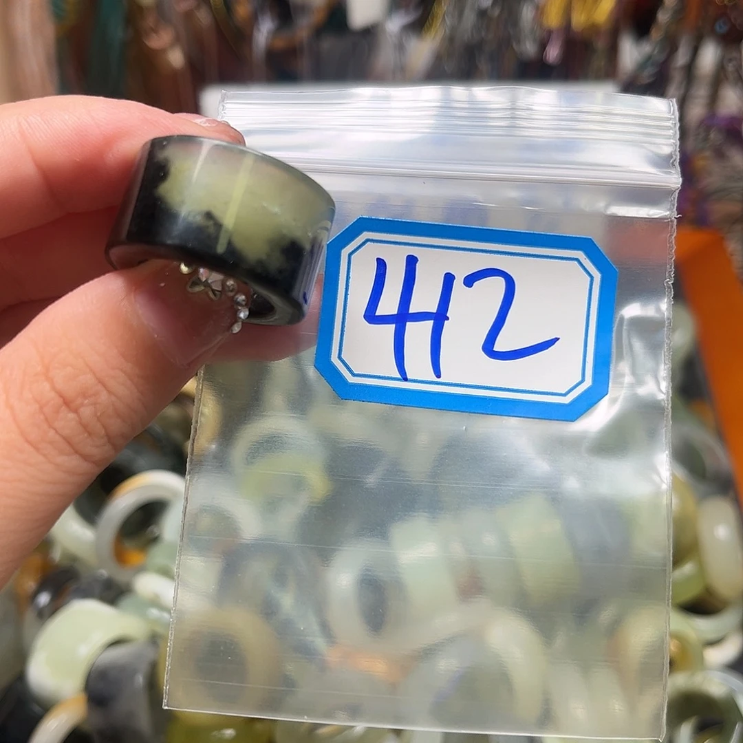 西****未镶嵌蛇纹石玉珠宝奇石