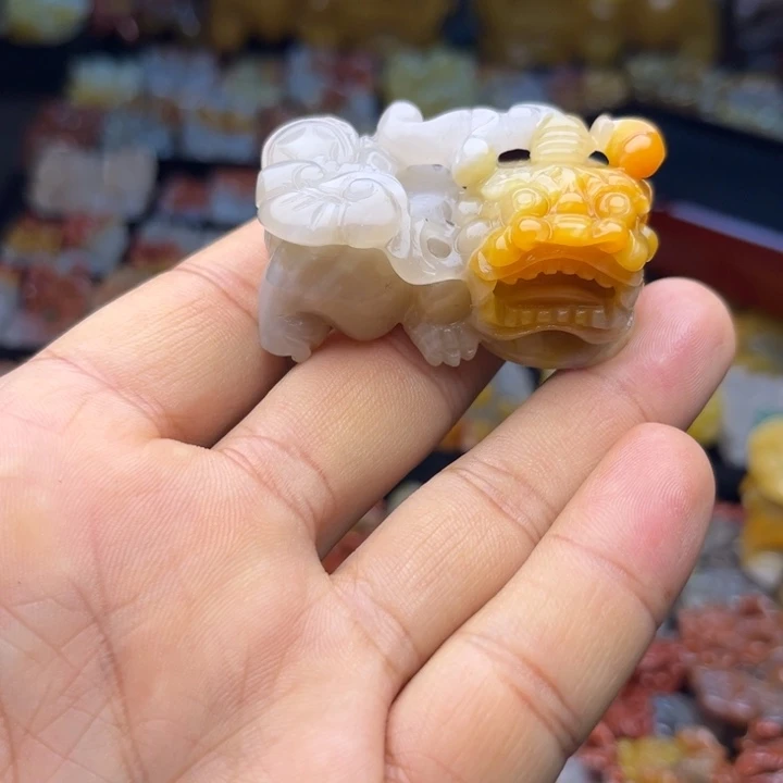 石英质玉（黄龙玉）未镶嵌颈饰