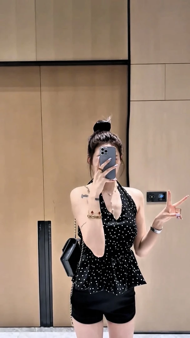 法式黑色波点v领挂脖背心夏季花苞收腰美背外穿辣妹上衣