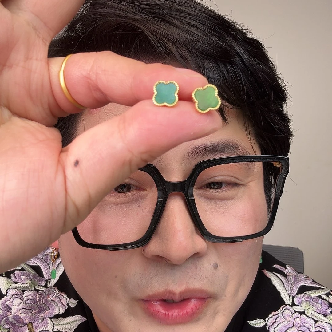 翡翠未镶嵌颈饰一对