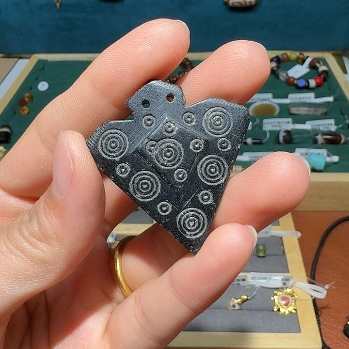 玻璃吊坠(不含链)40.2*42.5mm
