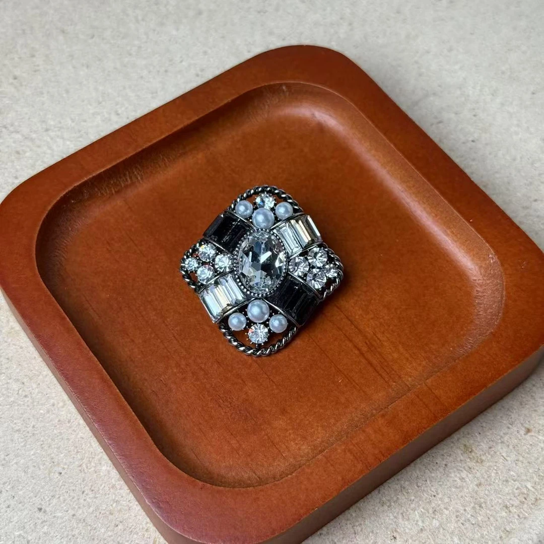 合金合成锆石胸针 (胸针66）