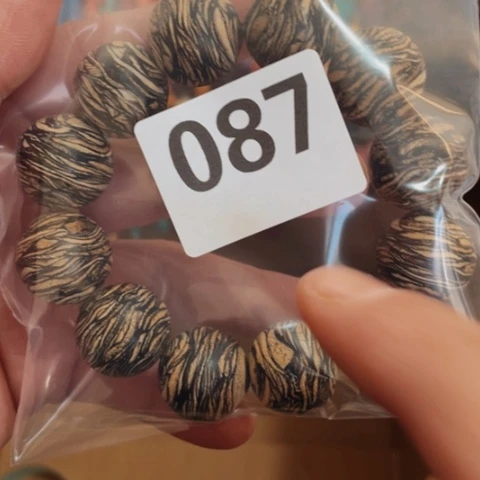 灿***光大叶紫檀（黑酸枝木类）