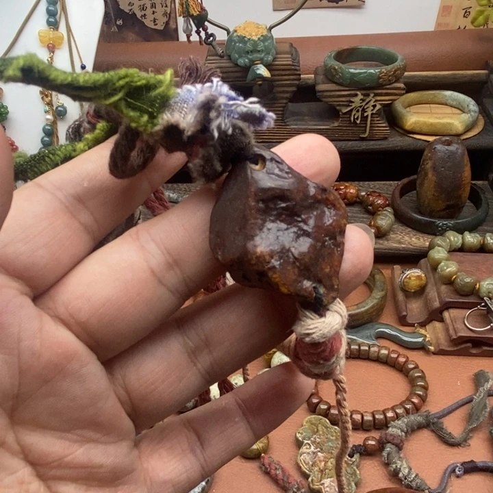 未镶嵌岫岩河磨玉（透闪石质玉）挂件