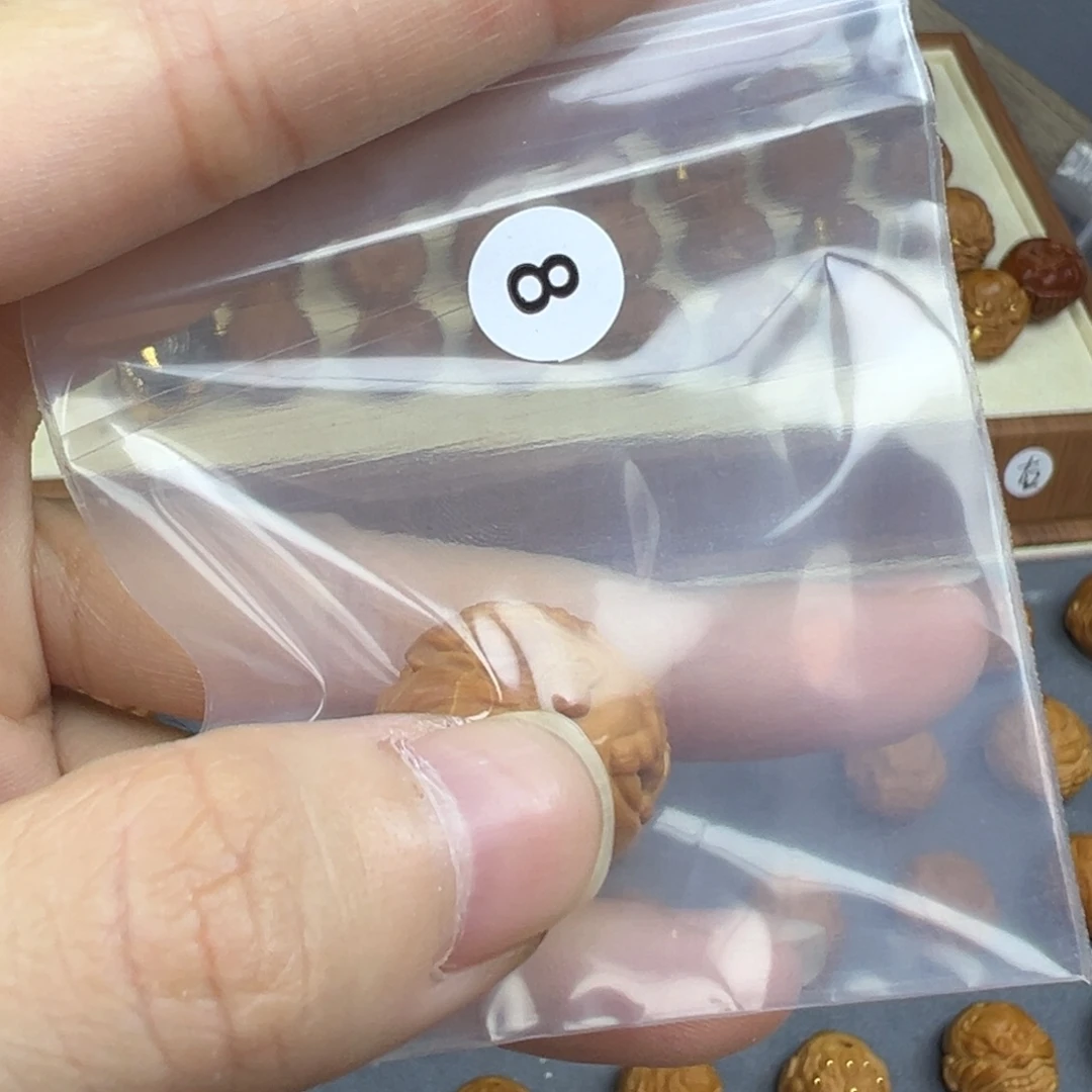 平***生猴头核桃吊坠龙僧。8