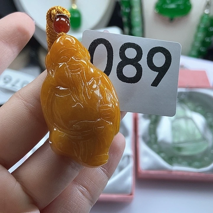 翡翠未镶嵌吊坠(赠链)