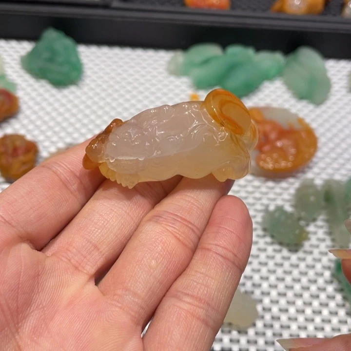 石英质玉（黄龙玉）未镶嵌颈饰
