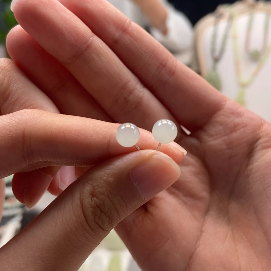 和田玉银S925镶嵌耳饰卡六白玉