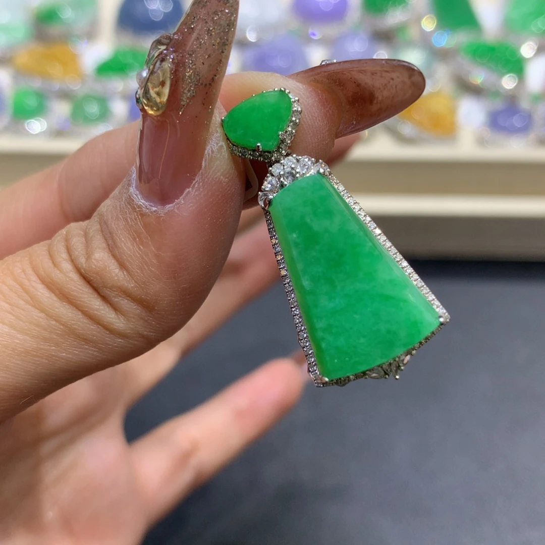 翡翠颈饰18K金镶嵌翡翠