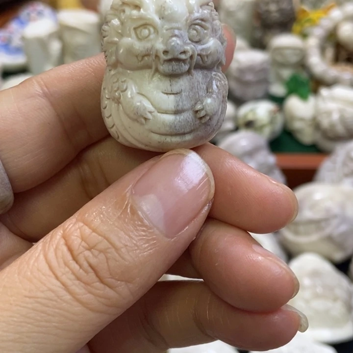 配饰鹿角雕刻一个福利出