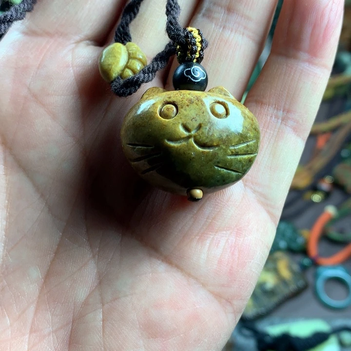 吊坠(赠链)未镶嵌岫岩河磨玉（透闪石质玉）钮****吒