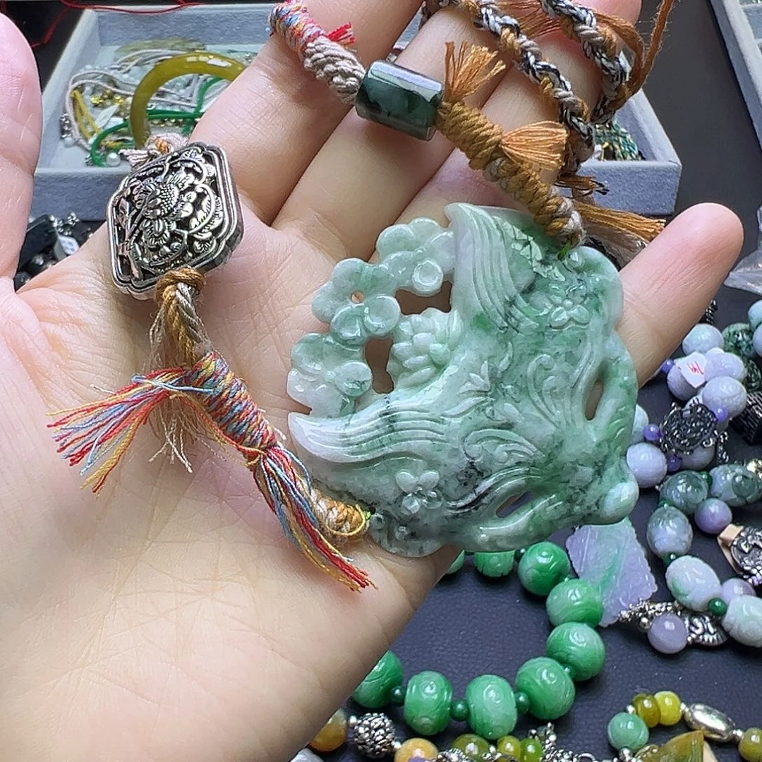 翡翠未镶嵌颈饰99