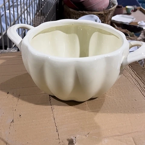 微瑕，不能明火，口径20高11奶油