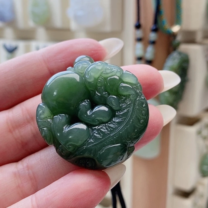 和田玉未镶嵌颈饰