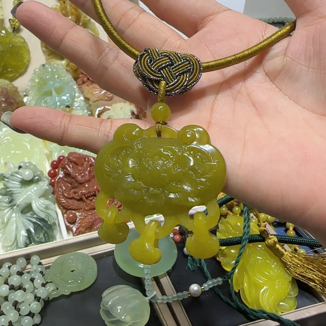 未镶嵌蛇纹石玉吊坠