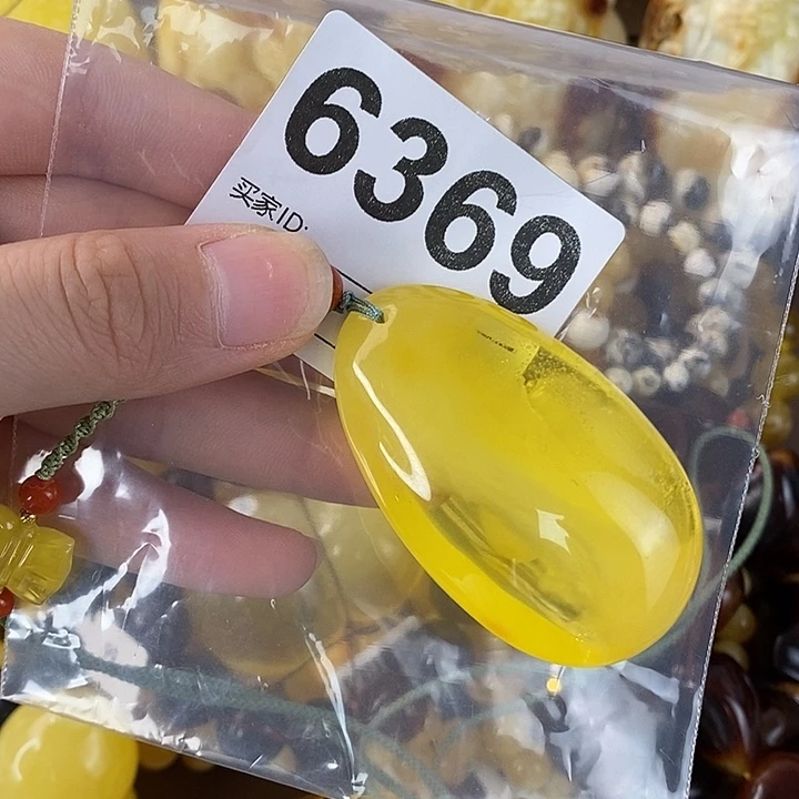 蜜蜡未镶嵌珠宝奇石
