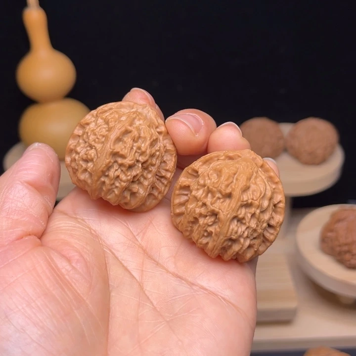 文玩核桃吊坠37白狮子