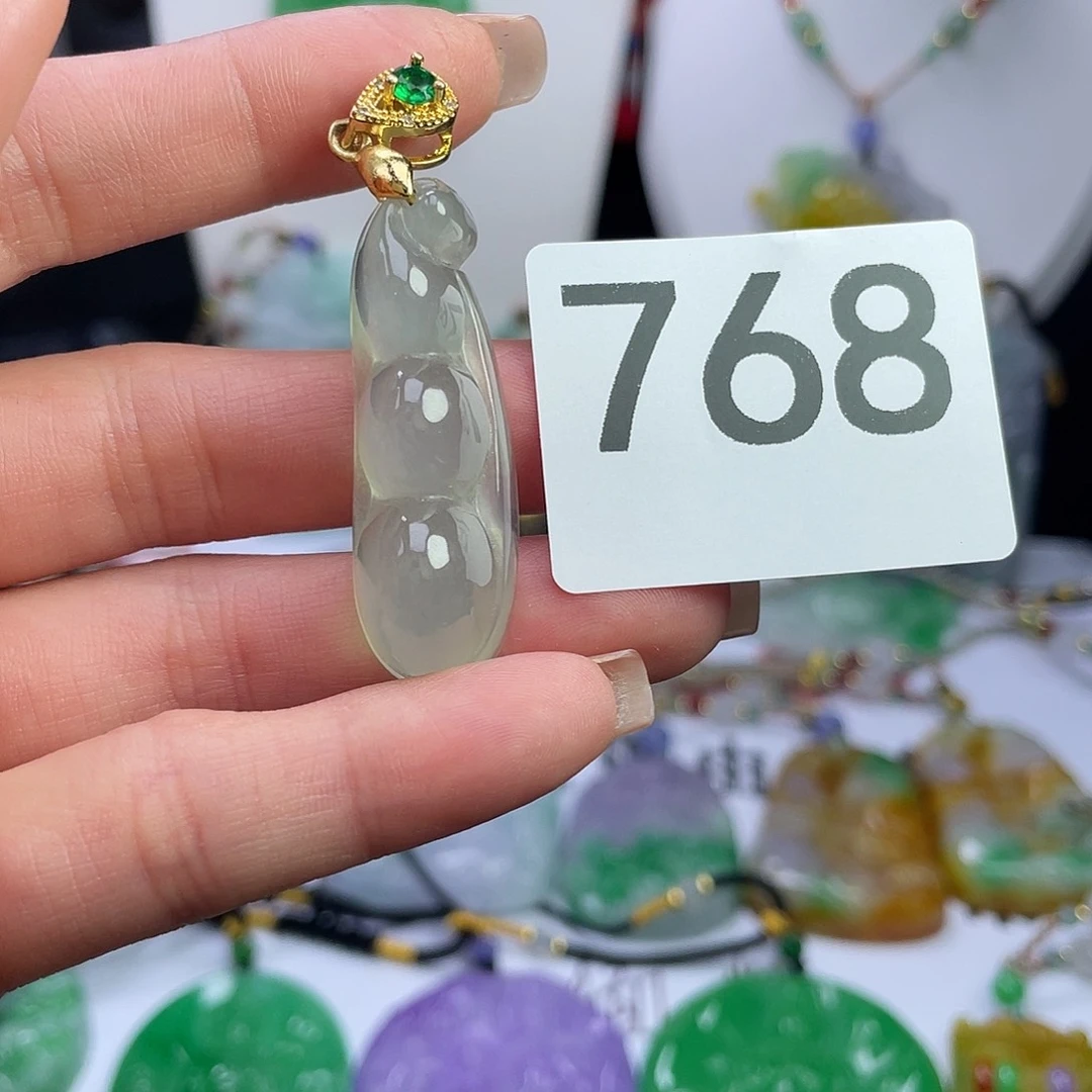 翡翠未镶嵌吊坠(赠链)