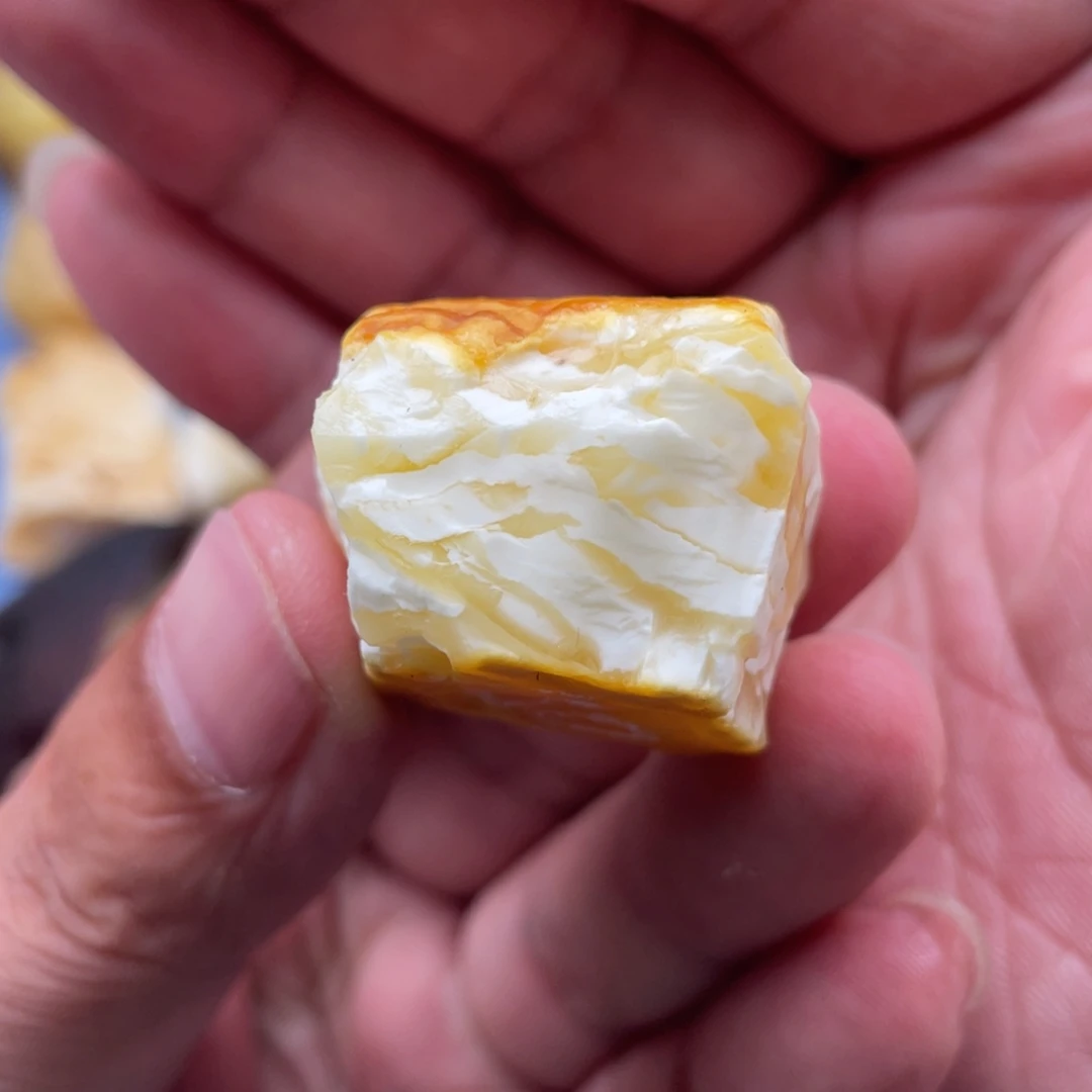 酒***九定制琥珀未镶嵌蜜蜡