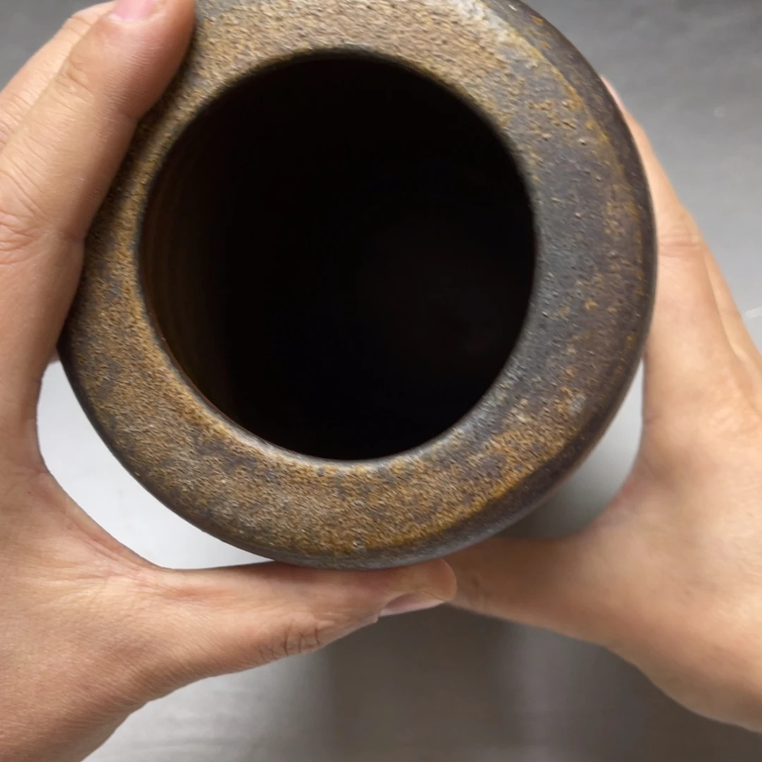 瓷片孤*密密麻麻地排列着一个大