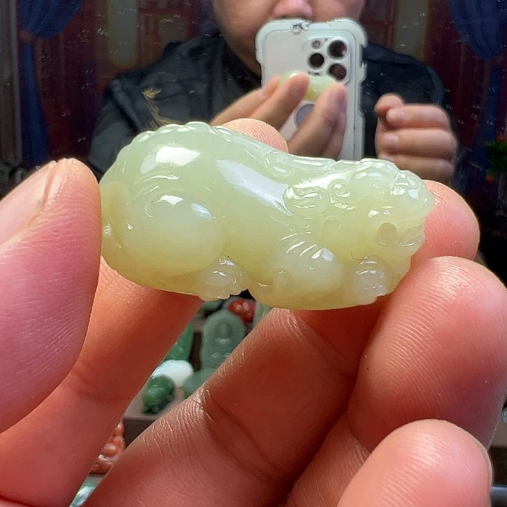 和田玉未镶嵌把件貔貅
