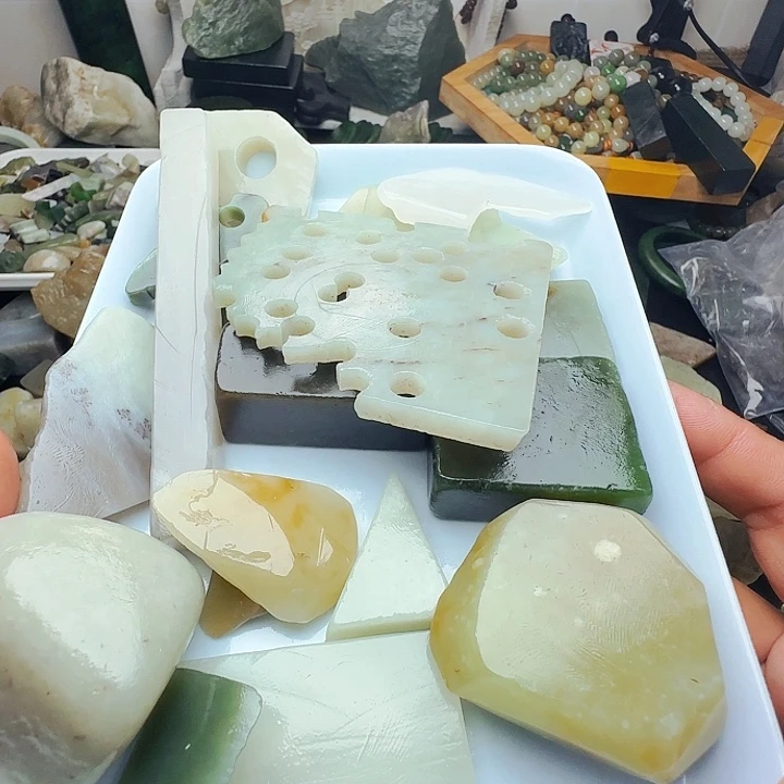 爱***单和田玉（糖玉）未镶嵌珠宝半成品