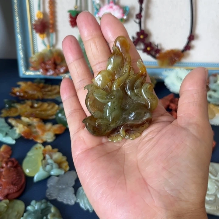 蛇纹石玉合金吊坠