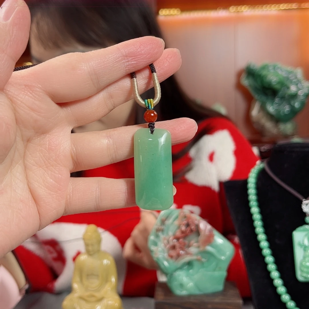 密玉（石英质玉）颈饰未镶嵌