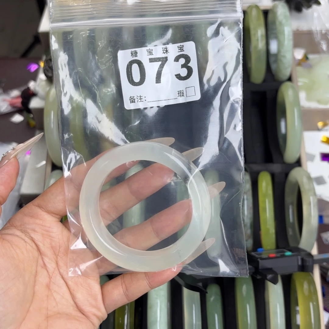 未镶嵌蛇纹石玉手镯糖****?