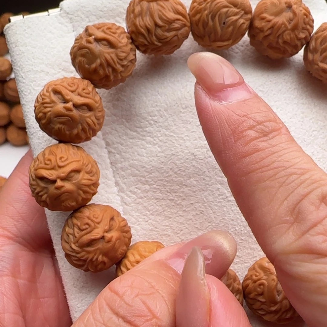 猴头核桃吊坠漏眼大圣