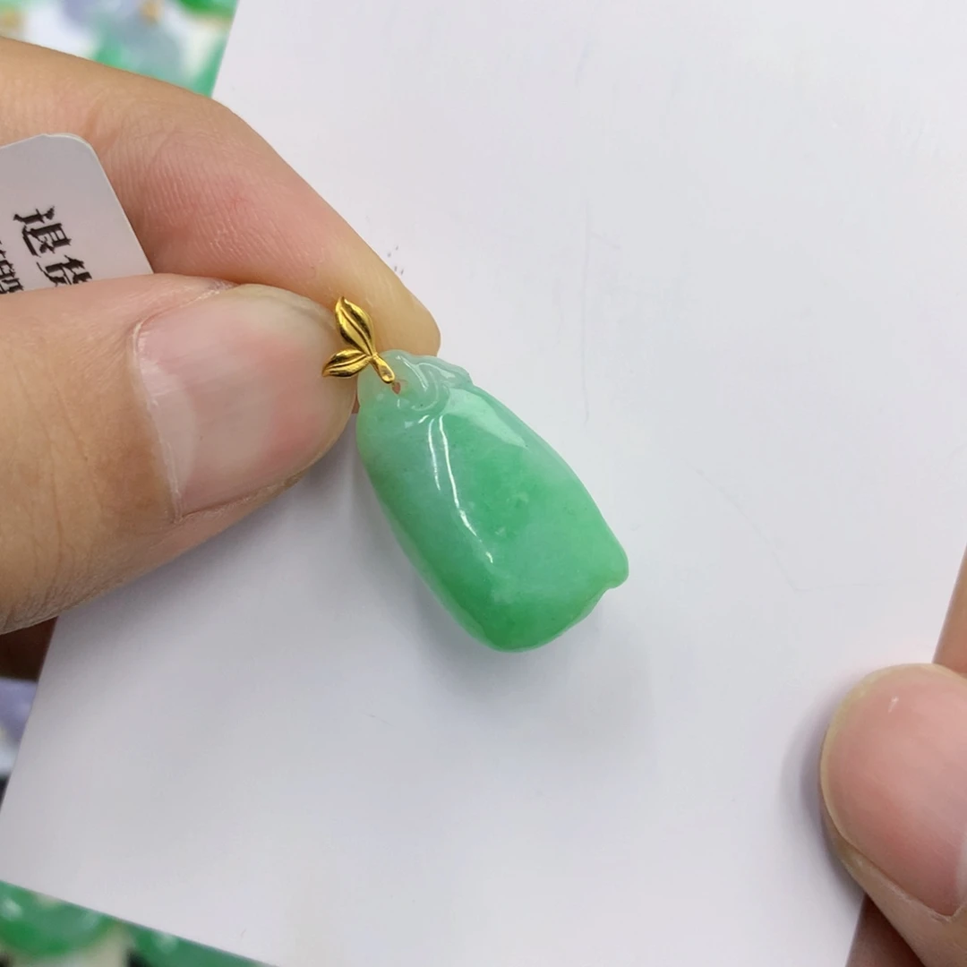 翡翠18K金镶嵌颈饰翡翠