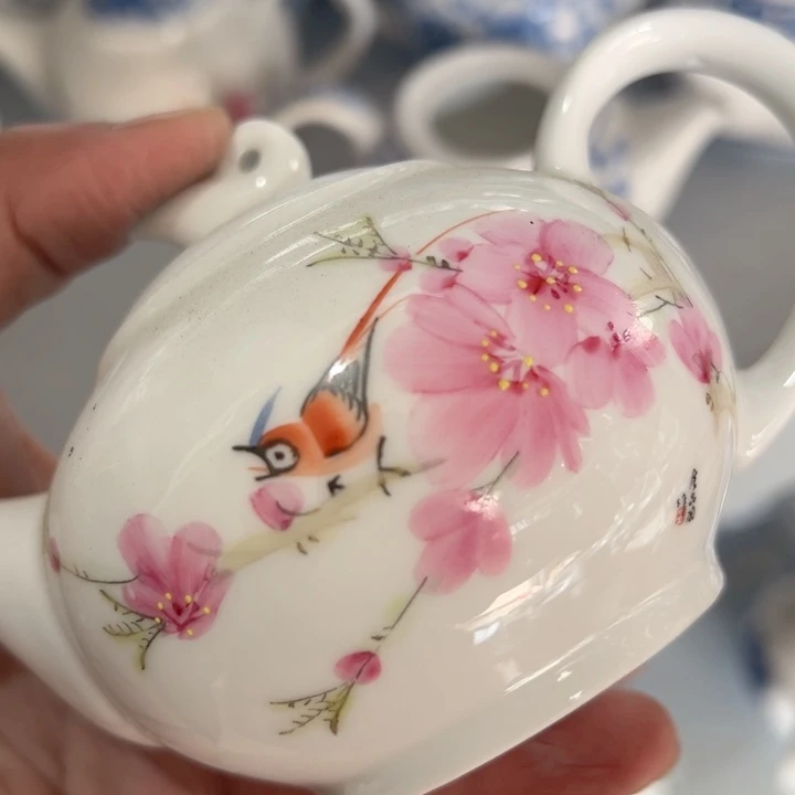 杯手绘茶壶一个陶瓷