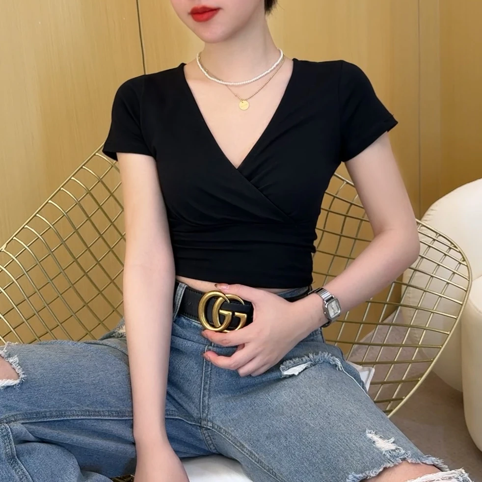 黑色v领短款t恤女高腰露脐2025年新款夏季低领设计感小众短袖上衣