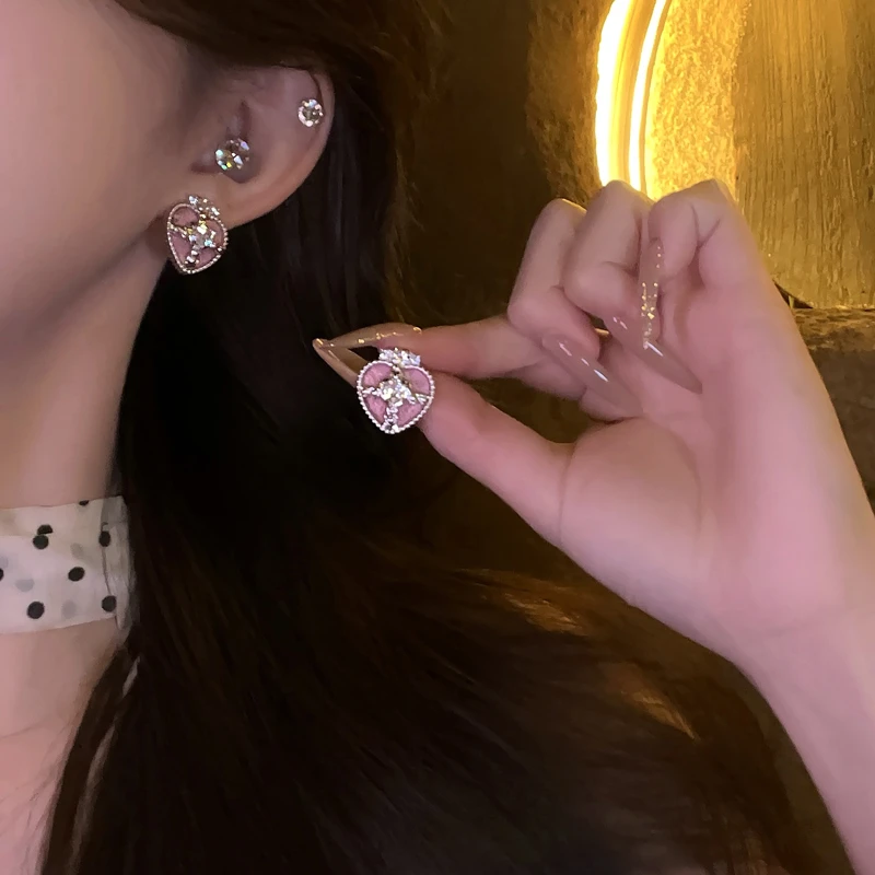 铜合金合成锆石耳饰 甜酷复古个性时尚爱心镶钻十字架耳环小众