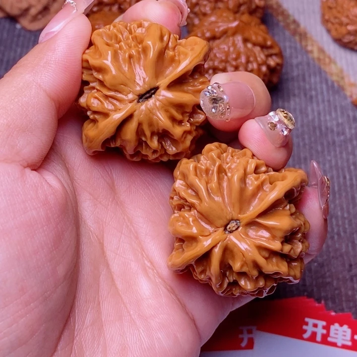 文玩核桃把件帝王狮子头