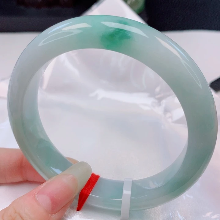翡翠手镯未镶嵌60圈