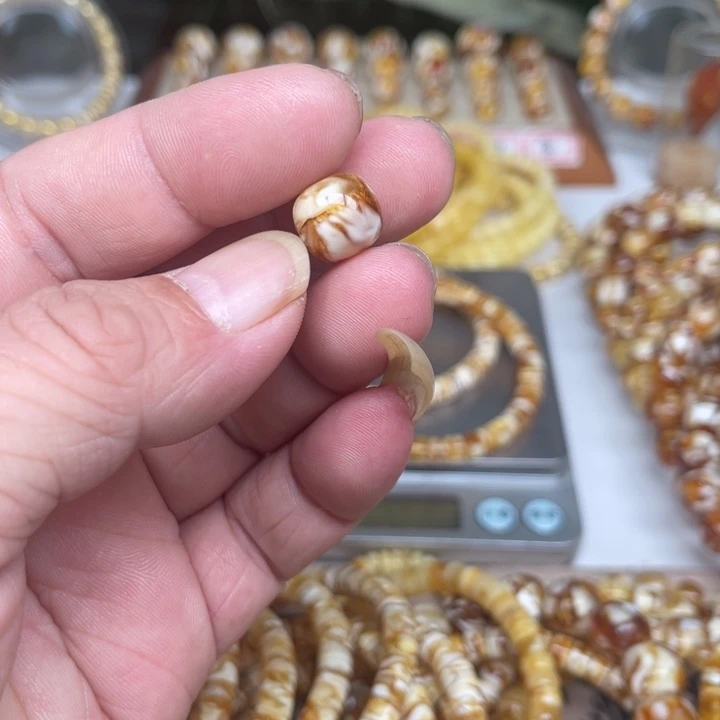 琥珀未镶嵌裸石19号