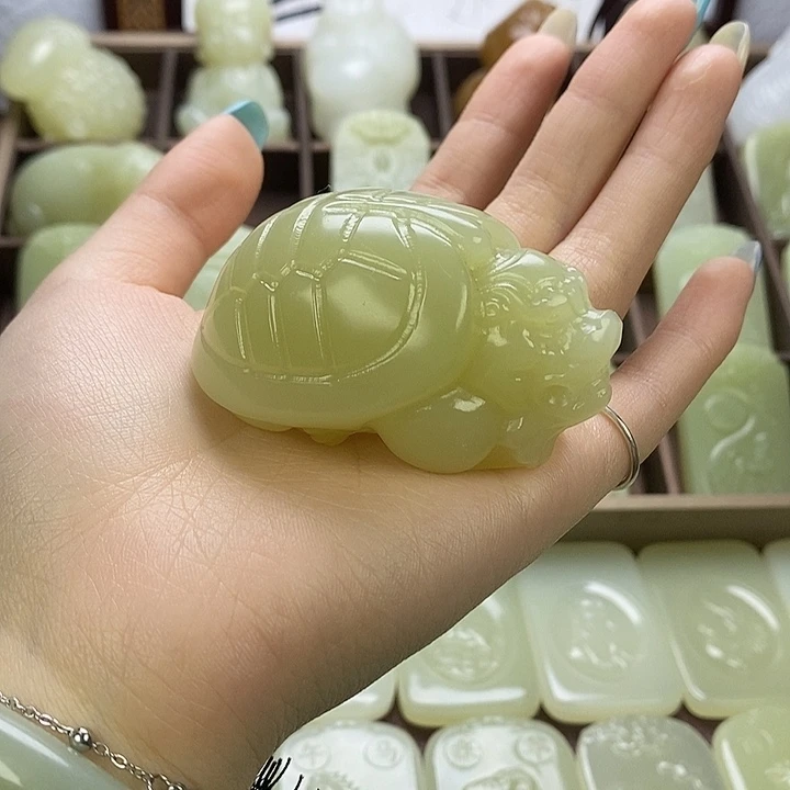 昆仑石龙龟手把件