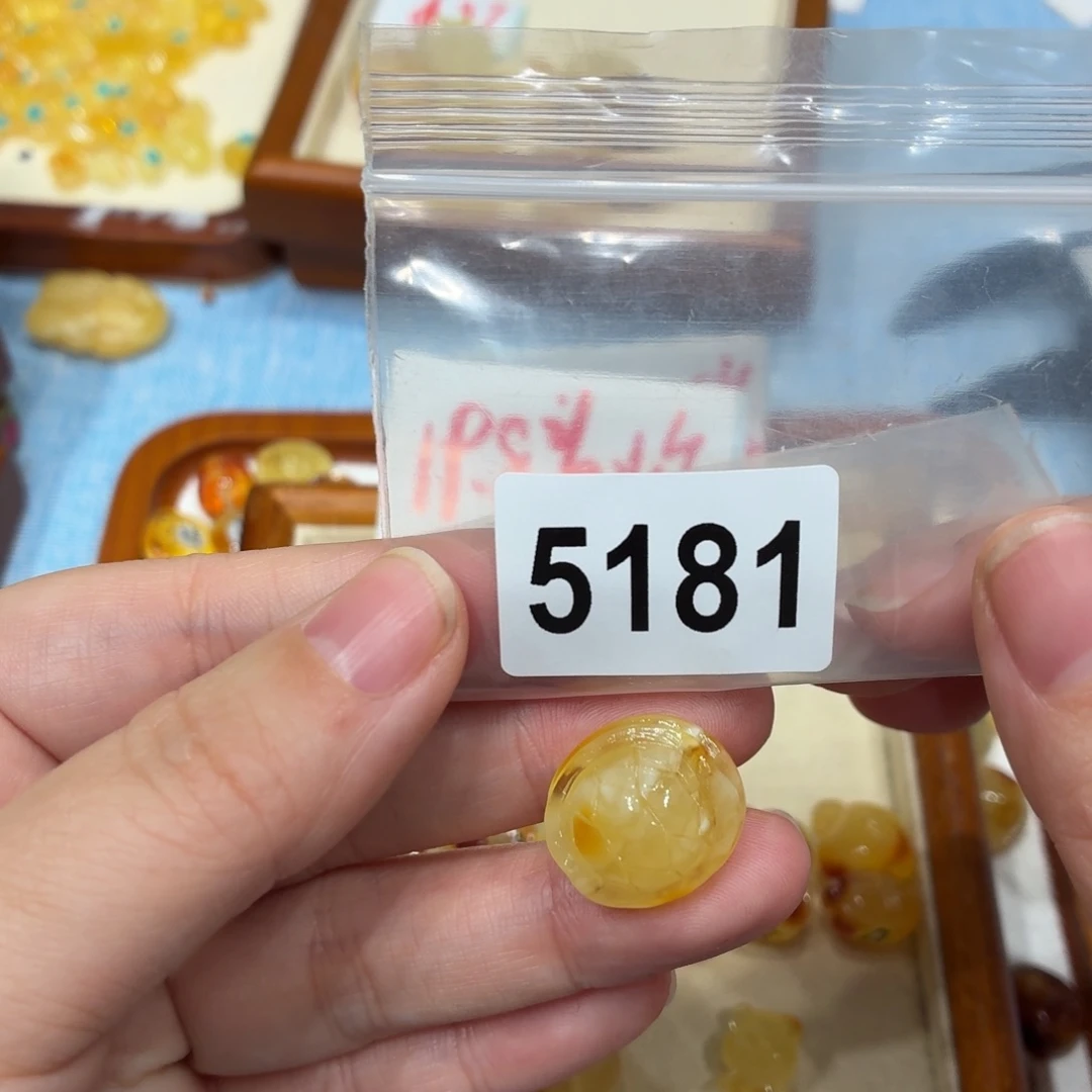 琥珀未镶嵌珠宝奇石