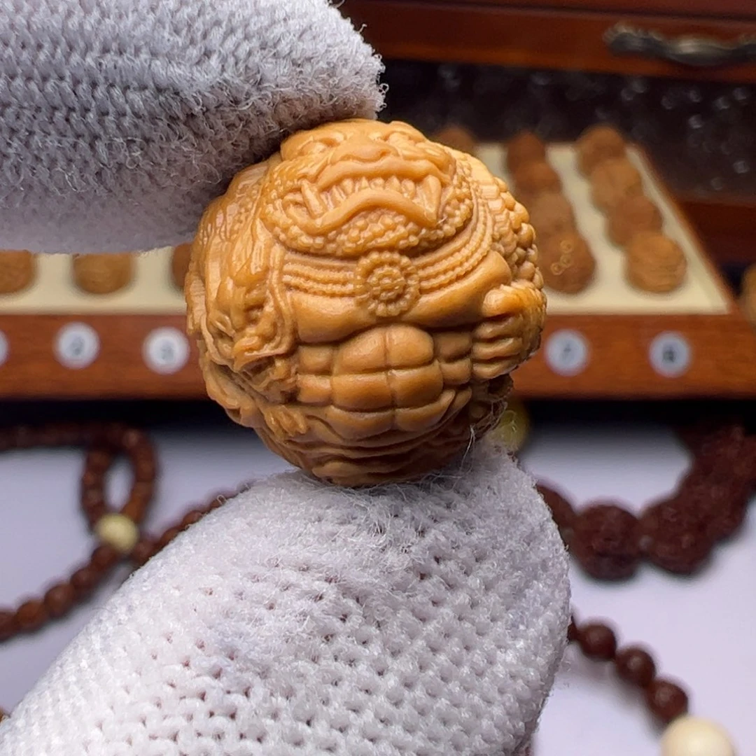 猴头核桃把件精修玉龙金蝉18