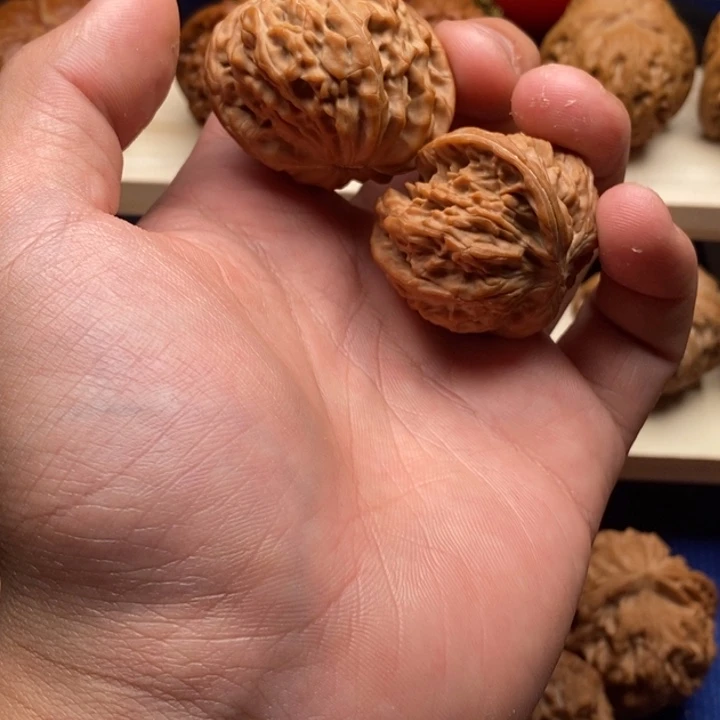 顺***然文玩核桃吊坠磨盘狮子头