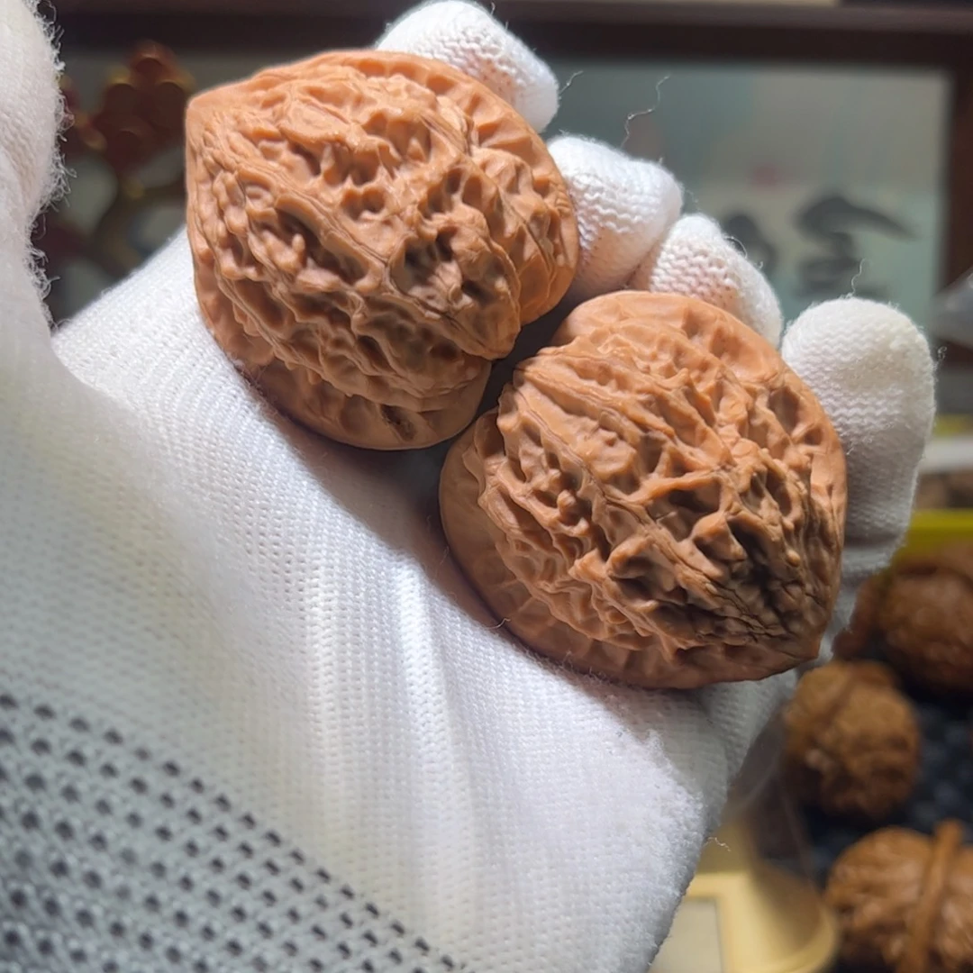 文玩核桃吊坠金牛