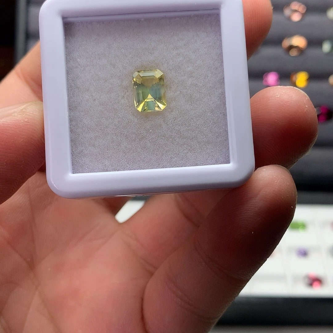 蓝宝石裸石未镶嵌