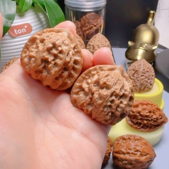 福利梨木台文玩核桃