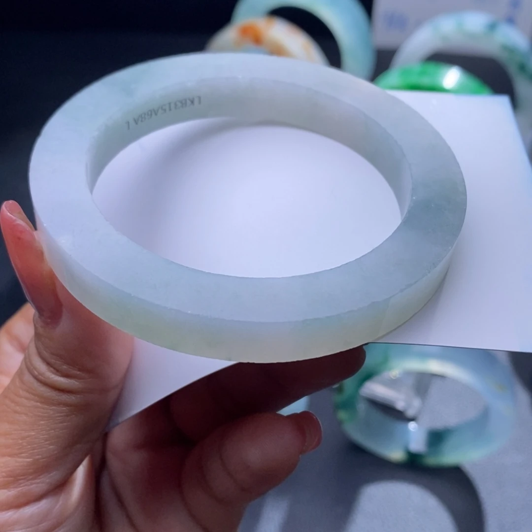 定制翡翠未镶嵌翡翠手镯