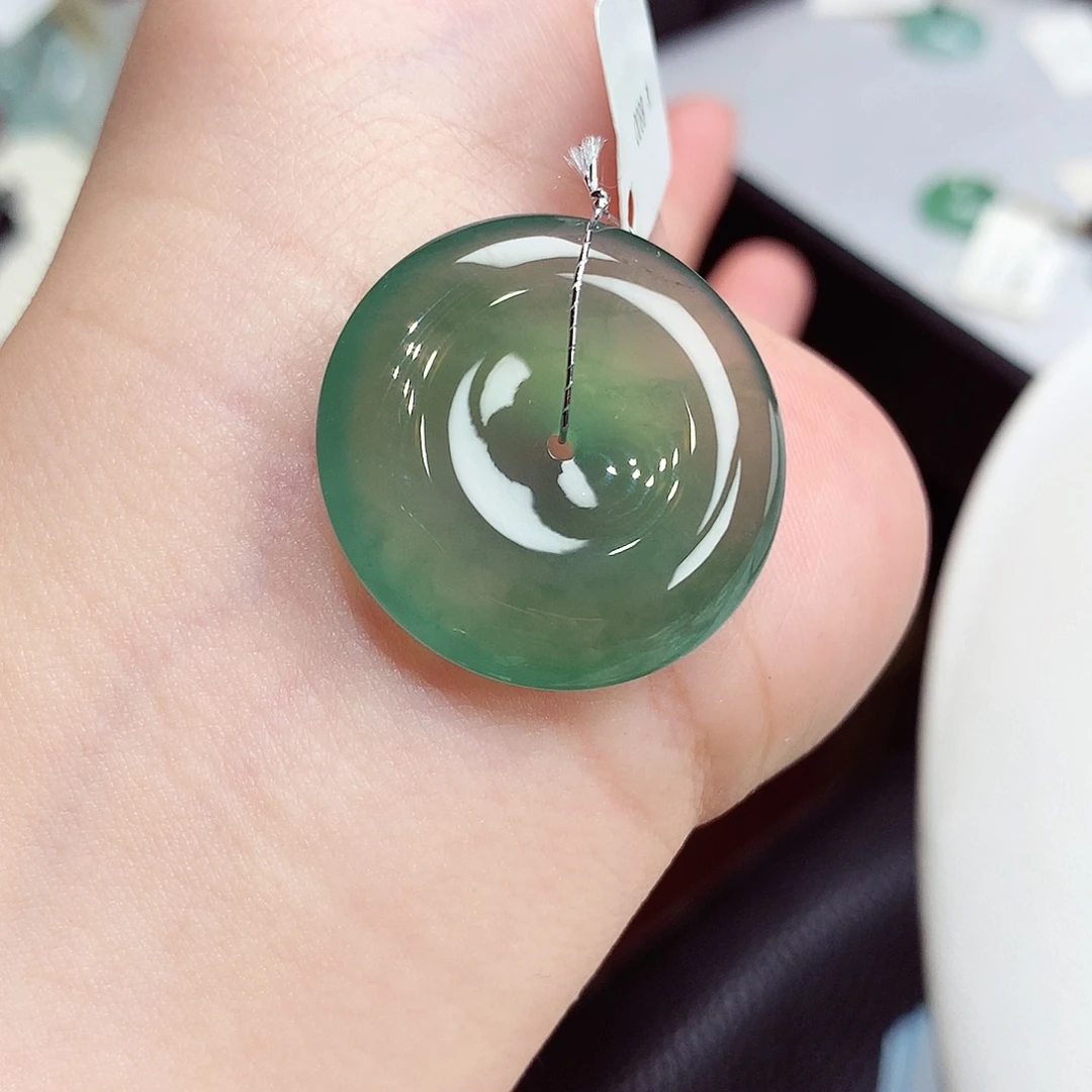 翡翠未镶嵌颈饰翡翠81，26.1/5.6