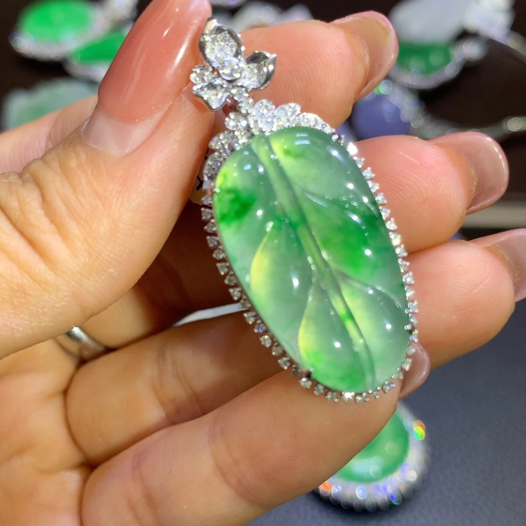 翡翠18K金镶嵌颈饰翡翠吊坠