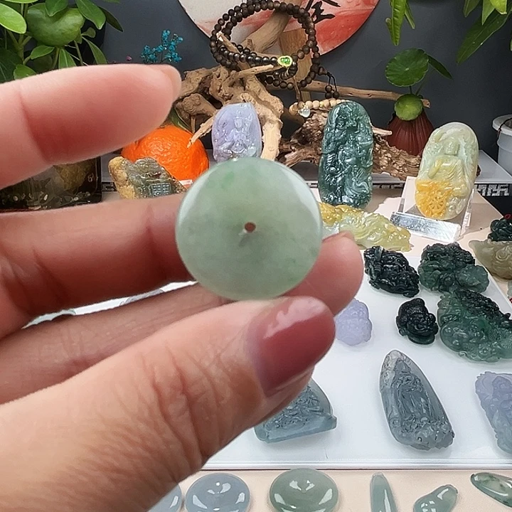 翡翠未镶嵌颈饰平安扣