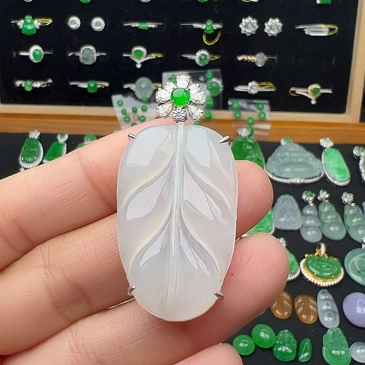 翡翠18K金镶嵌颈饰叶